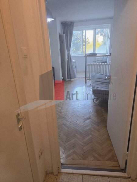 Costin Georgian, garsoniera.