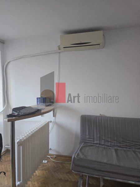 Costin Georgian, garsoniera.