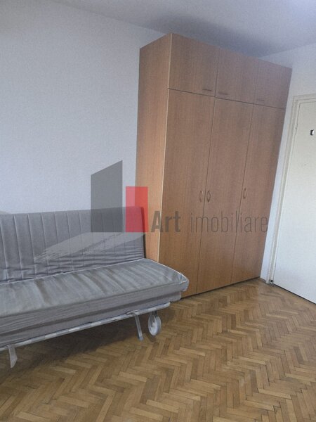 Costin Georgian, garsoniera.